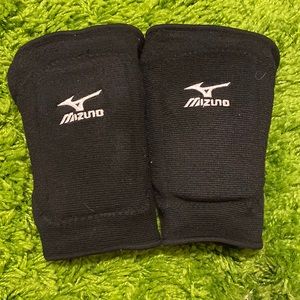 Black mizuno volleyball knee pads